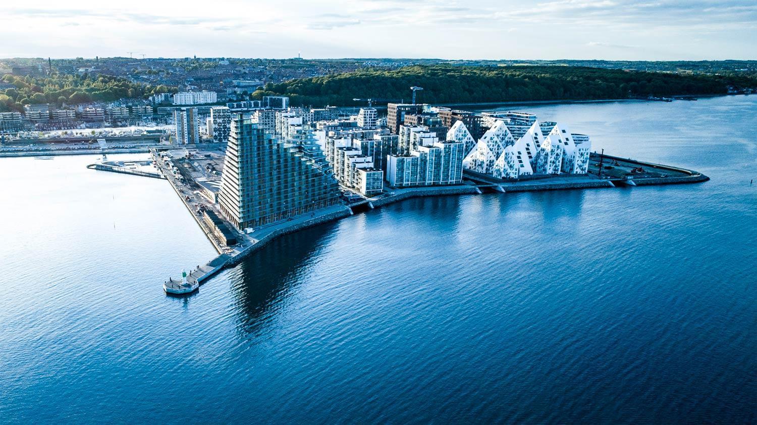 Private Seaview - 2 Balconies, 11th Floor, Elevator, Friendly Lively Area Apartment Aarhus
