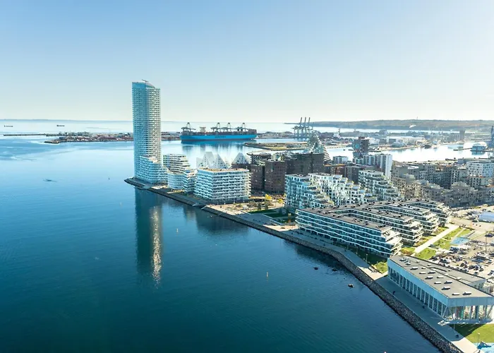 Best Private Seaview Apartment - 2 Balconies, 11Th Floor, Elevator, Friendly Lively Area